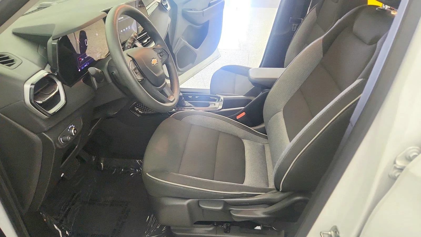 Used 2025 Chevrolet TrailBlazer LT AWD/4WD image 15