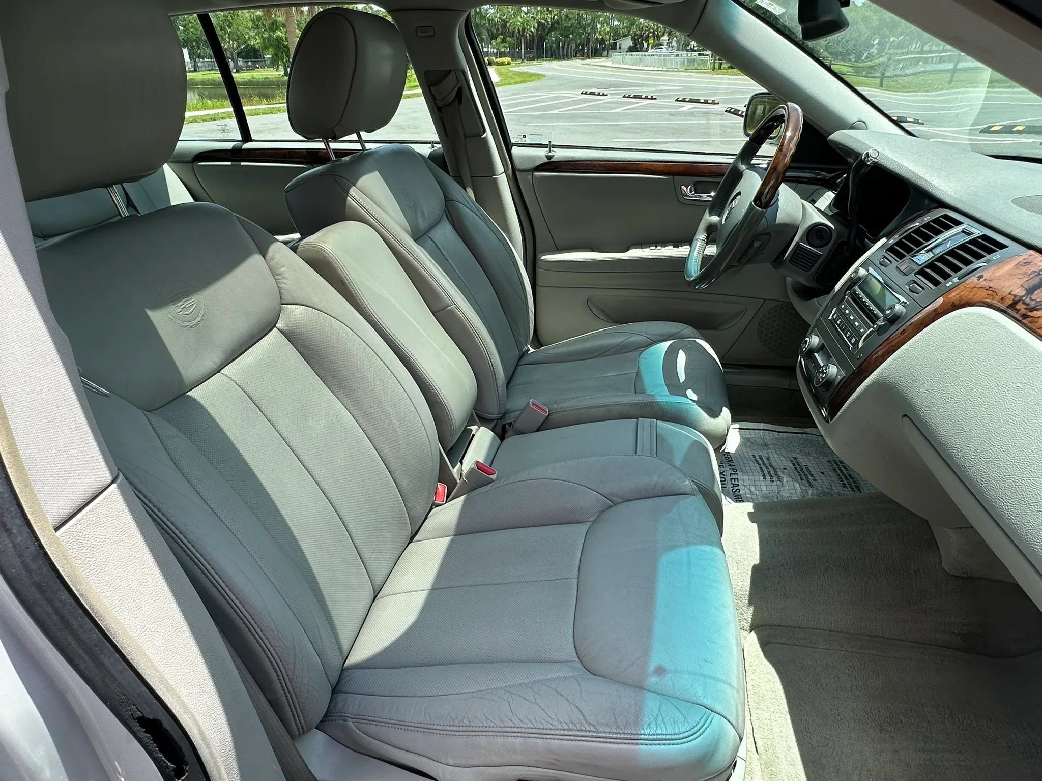 Used 2010 Cadillac DTS Luxury FWD image 21