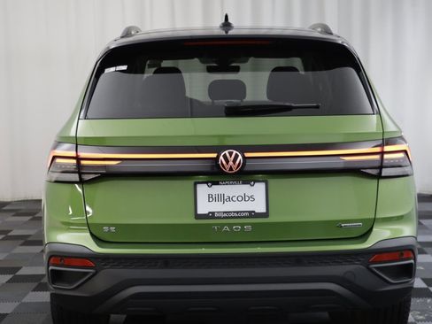 Used 2025 Volkswagen Taos SE image 15