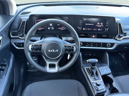 Used 2024 Kia Sportage LX FWD image 3