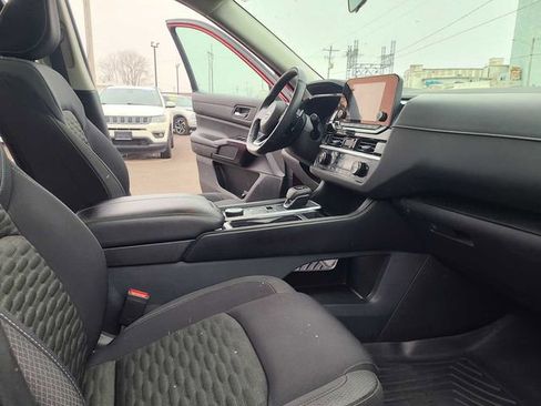 Used 2022 Nissan Pathfinder SV w/ SV Premium Package image 16