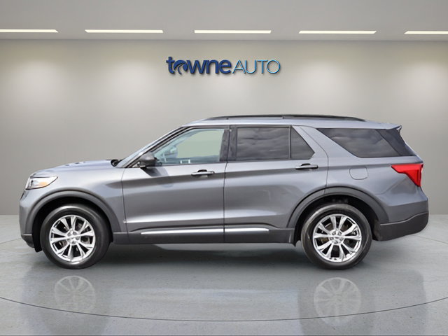 Used 2023 Ford Explorer XLT w/ Equipment Group 202A AWD/4WD image 2
