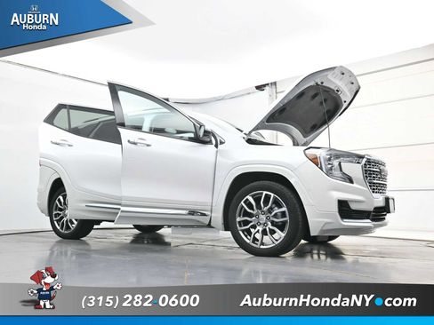 Used 2022 GMC Terrain Denali w/ Denali Premium Package AWD/4WD image 35