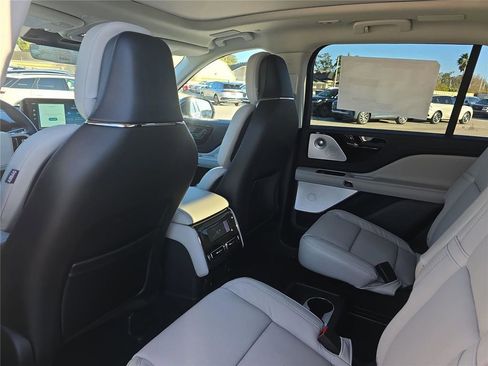 New 2026 Lincoln Aviator Reserve AWD/4WD image 10