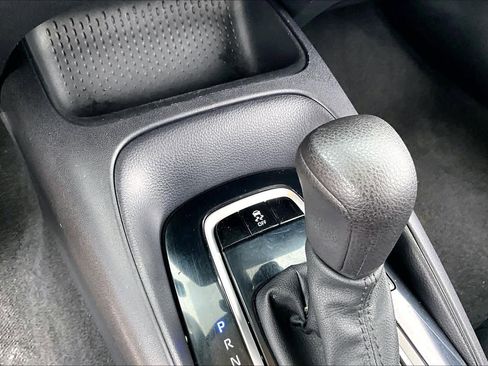 Used 2022 Toyota Corolla LE FWD image 31
