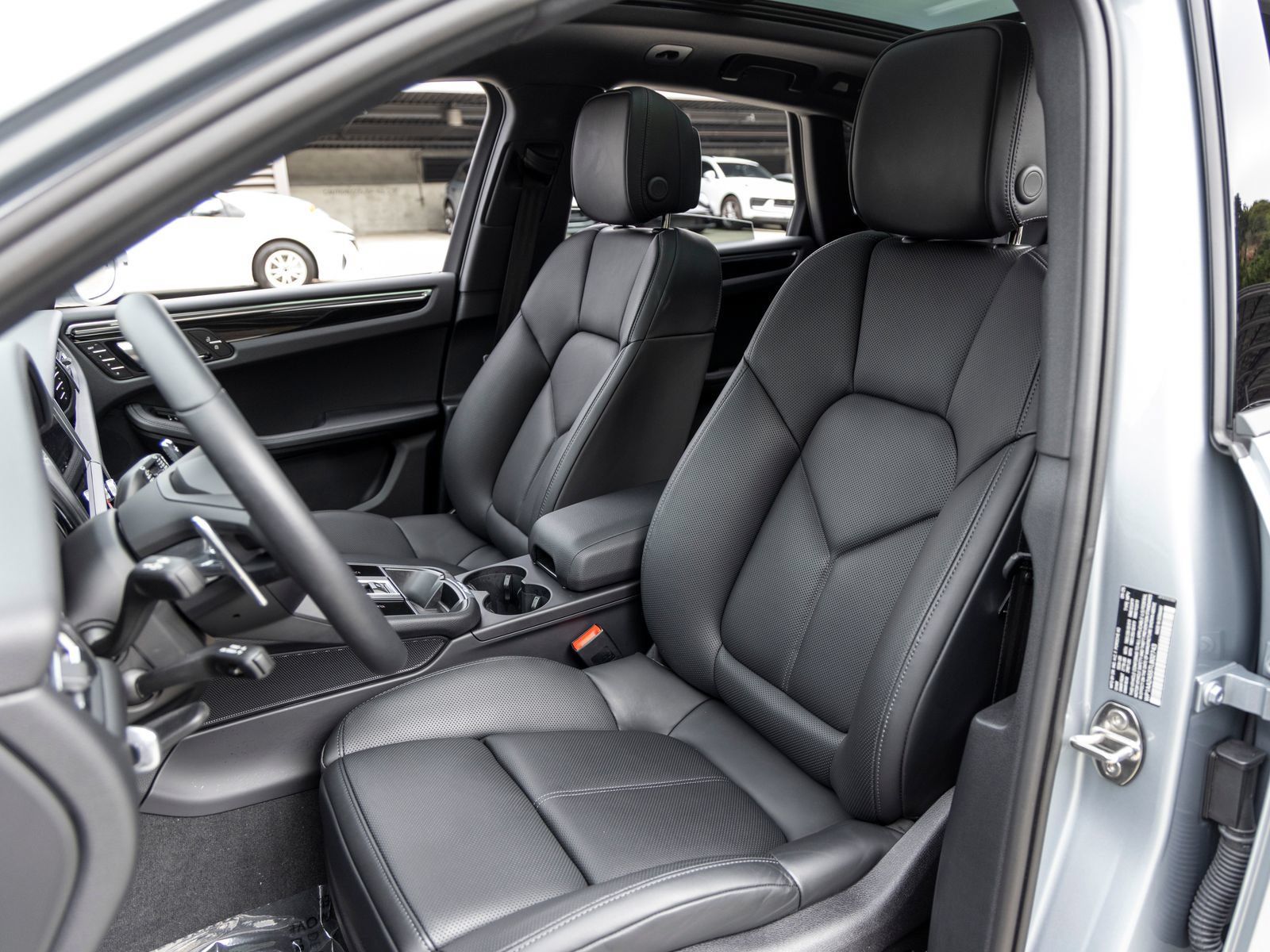 Used 2026 Porsche Macan AWD/4WD image 5