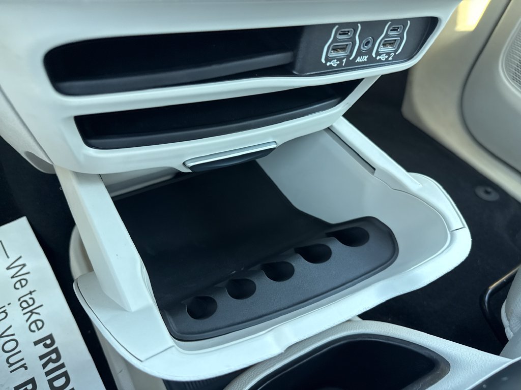 Used 2021 Chrysler Pacifica Touring-L FWD image 46