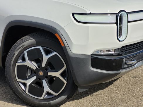 Used 2023 Rivian R1T Adventure image 3