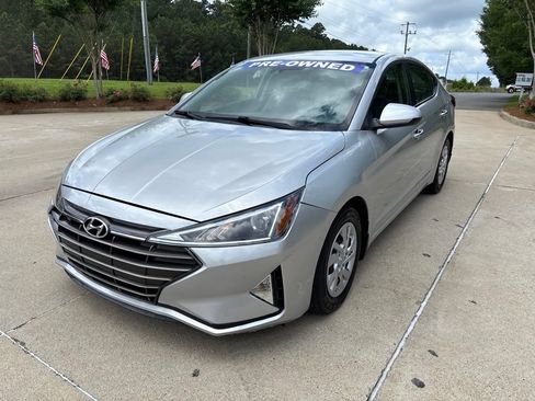 Used 2020 Hyundai Elantra SE FWD image 3