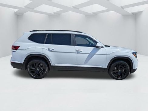 Used 2023 Volkswagen Atlas SE w/ Black Wheel Package FWD image 3