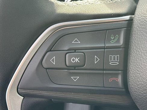 New 2025 Jeep Grand Cherokee Altitude image 24