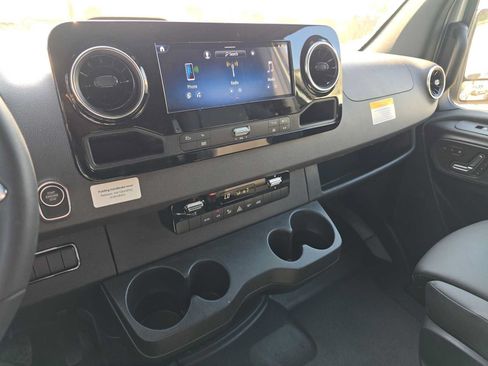 Used 2026 Mercedes-Benz Sprinter 2500 image 32