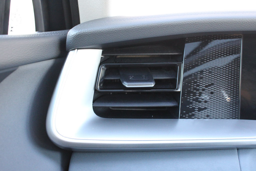 Used 2026 Volkswagen Tiguan SE AWD/4WD image 9