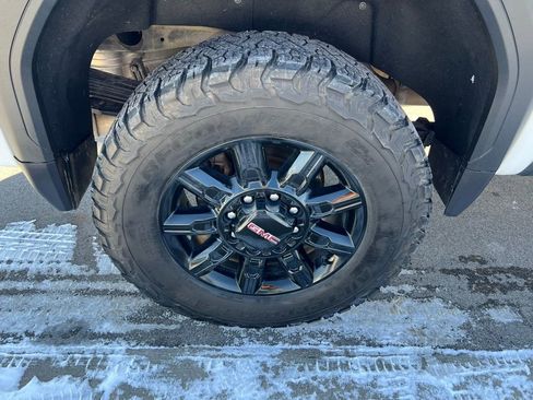 Used 2024 GMC Sierra 2500 AT4 w/ Technology Package image 11