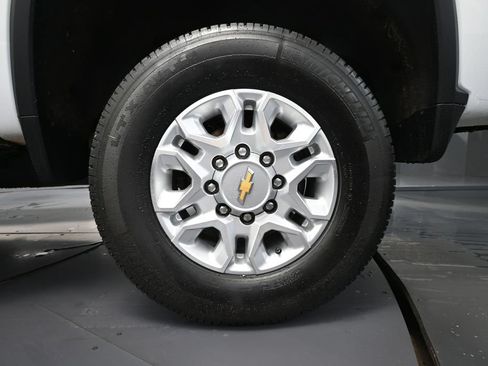 Used 2025 Chevrolet Silverado 2500 LT AWD/4WD image 16