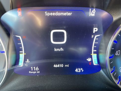 Used 2022 Chrysler Pacifica Touring-L FWD image 17