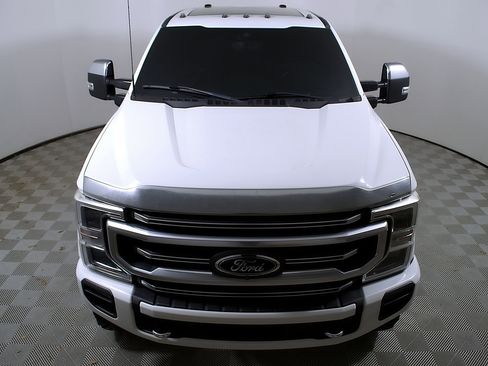 Used 2022 Ford F250 Platinum w/ FX4 Off-Road Package AWD/4WD image 4