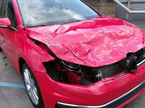 Used 2019 Volkswagen Golf S FWD image 1