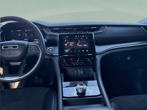 Used 2024 Jeep Grand Cherokee L Laredo image 11