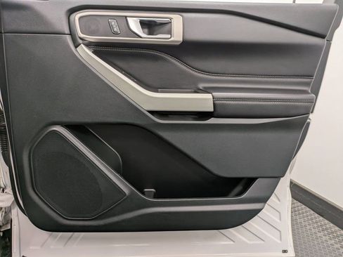 Used 2022 Ford Explorer XLT image 27