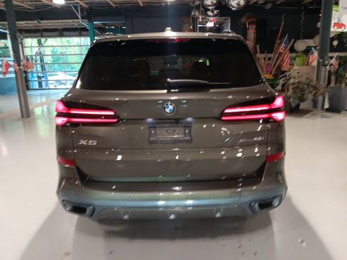 Used 2025 BMW X5 xDrive40i w/ M Sport Package AWD/4WD image 9