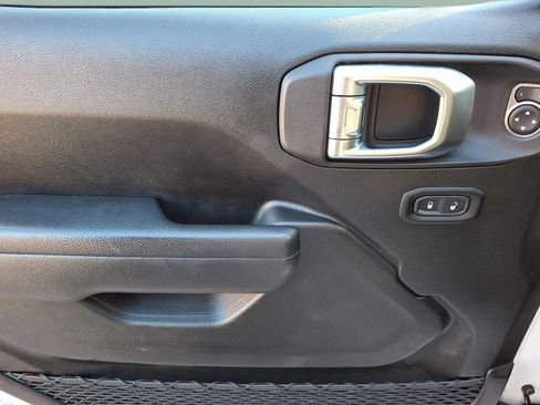 Certified 2023 Jeep Wrangler Willys image 29