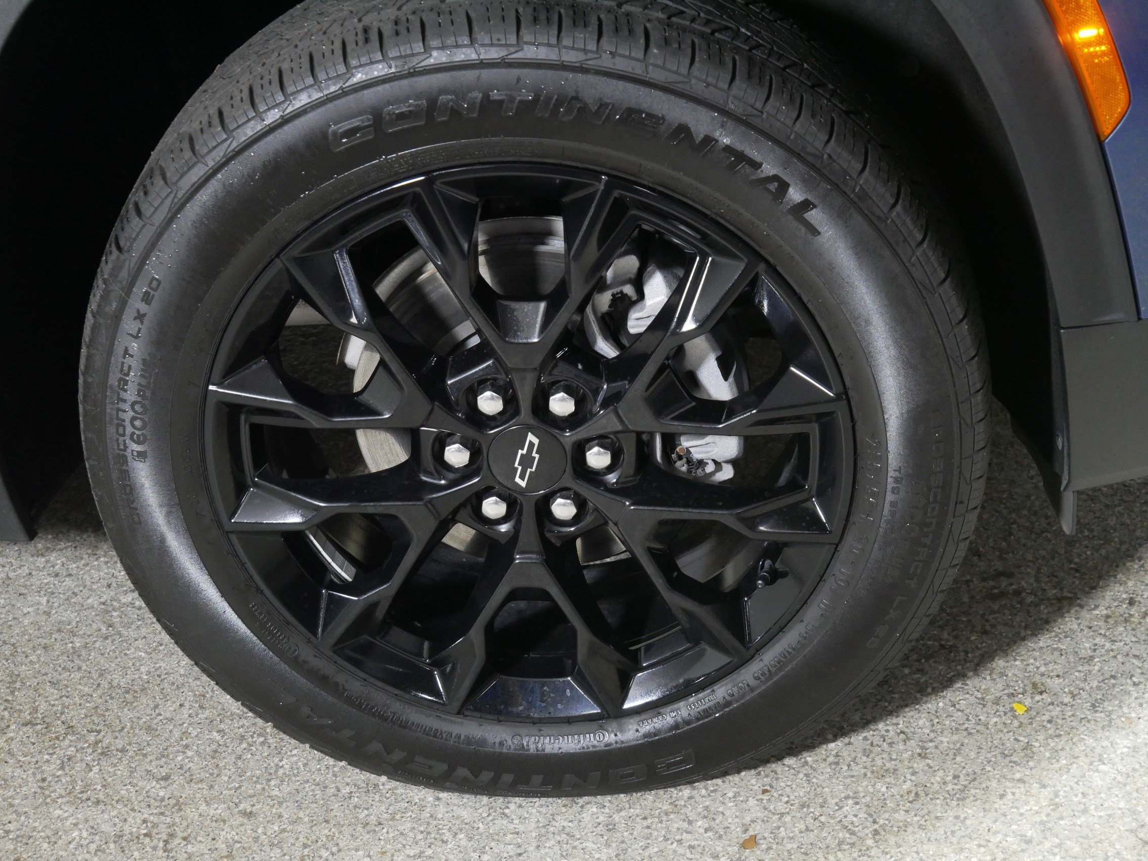 Used 2024 Chevrolet Traverse LS w/ Midnight/Sport Edition AWD/4WD image 14