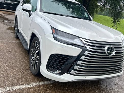 Used 2022 Lexus LX 600 4WD w/ Accessory Package (Z1) image 1