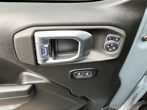 Used 2024 Jeep Wrangler Willys image 18