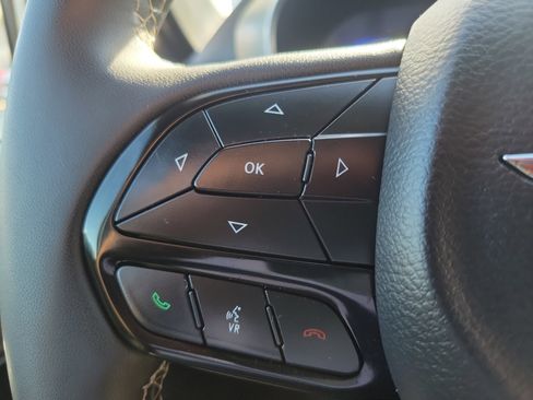 Used 2024 Chrysler Pacifica Limited w/ S Appearance Package FWD image 18