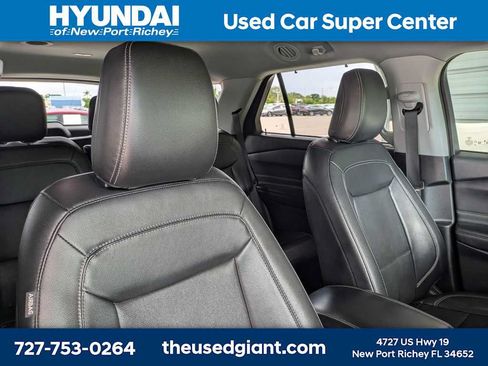 Used 2023 Ford Explorer Limited w/ Equipment Group 301A RWD image 6