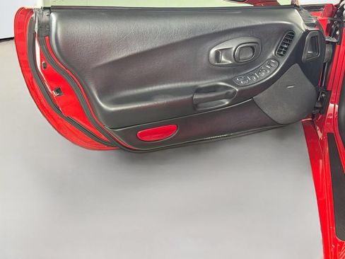Used 1999 Chevrolet Corvette Convertible w/ Memory Pkg RWD image 16