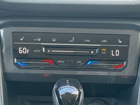 Certified 2022 Volkswagen Tiguan SE FWD image 17