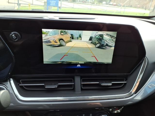 New 2026 Chevrolet Trax ACTIV w/ Sunroof Package FWD image 14