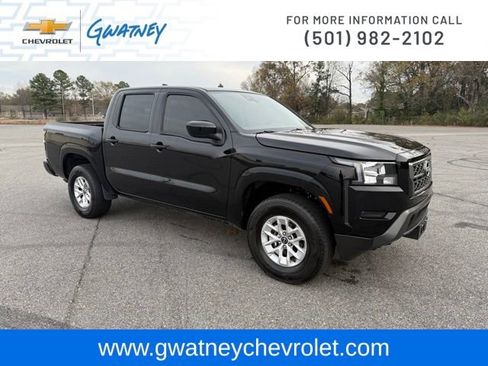 Used 2024 Nissan Frontier SV image 3