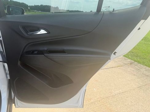 Used 2022 Chevrolet Equinox Premier FWD image 17