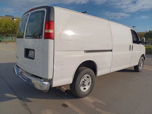 Used 2011 Chevrolet Express 2500 Extended w/ Power Package image 9