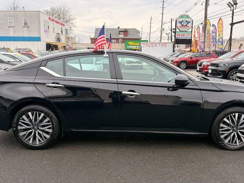 Used 2025 Nissan Altima 2.5 SV image 11