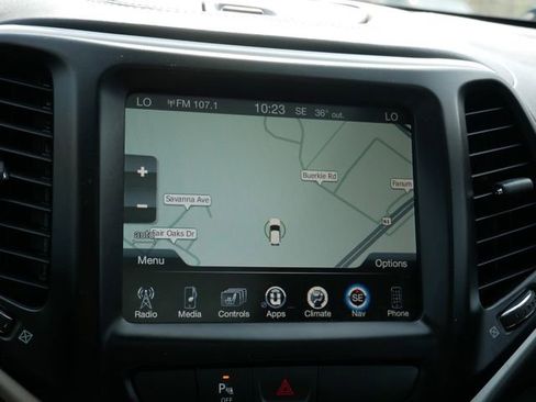 Used 2018 Jeep Cherokee Overland w/ Heavy Duty Protection Group AWD/4WD image 17