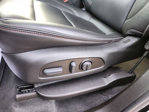 Used 2023 Chevrolet Traverse RS image 28