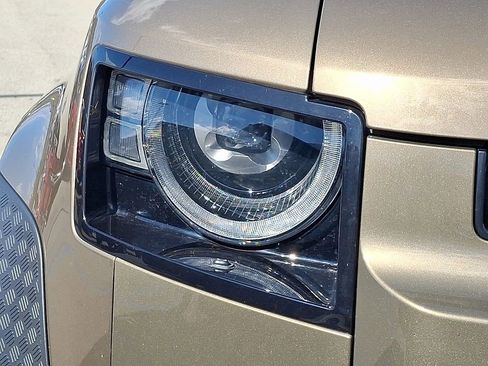 Used 2024 Land Rover Defender 110 X-Dynamic SE image 9