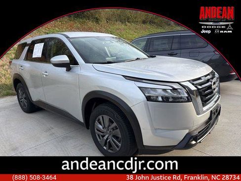 Used 2022 Nissan Pathfinder S image 1