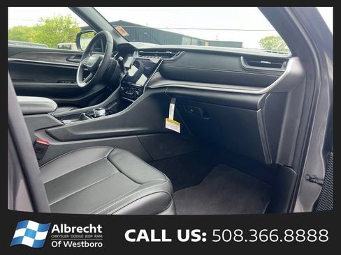 New 2025 Jeep Grand Cherokee Limited w/ Luxury Tech Group II AWD/4WD image 19