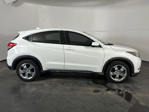 Used 2018 Honda HR-V LX image 9