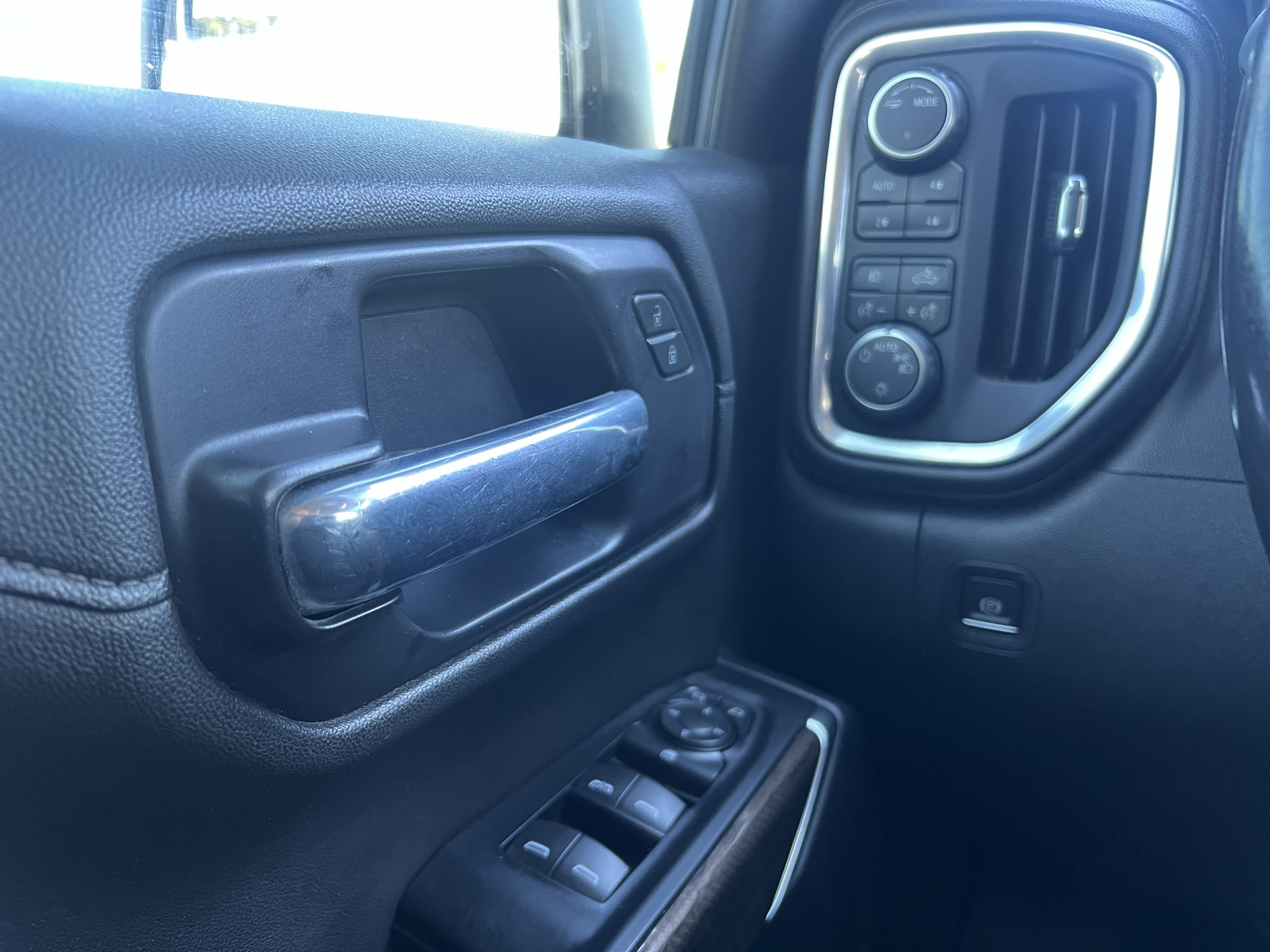 Used 2021 Chevrolet Silverado 1500 LT Trail Boss w/ Convenience Package II AWD/4WD image 20