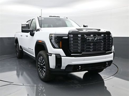 Used 2025 GMC Sierra 2500 Denali Ultimate image 3