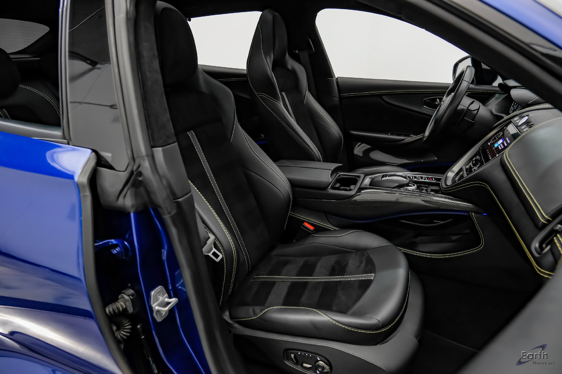 Used 2023 Aston Martin DBX AWD/4WD image 38