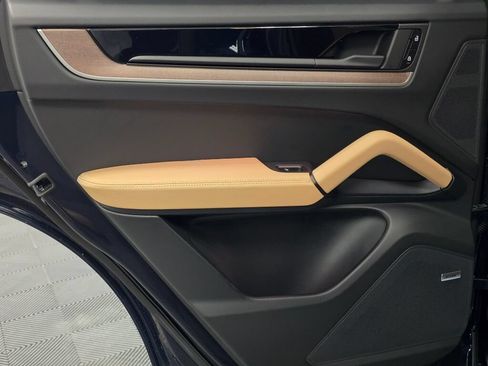 Certified 2026 Porsche Cayenne AWD/4WD image 22