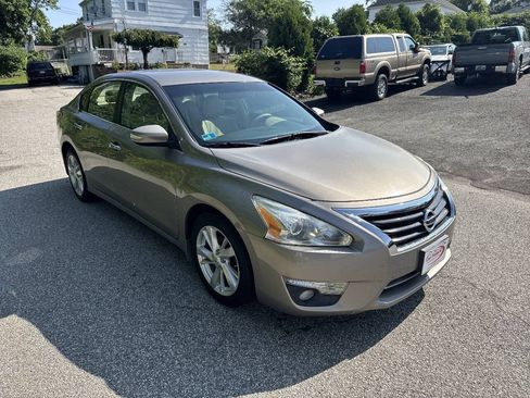 Used 2013 Nissan Altima 2.5 SL FWD image 2