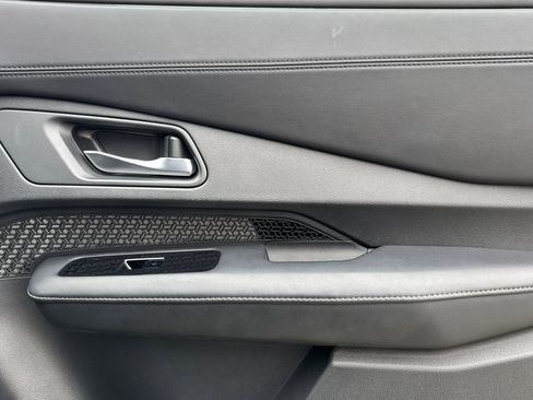 Used 2024 Nissan Ariya FWD image 20